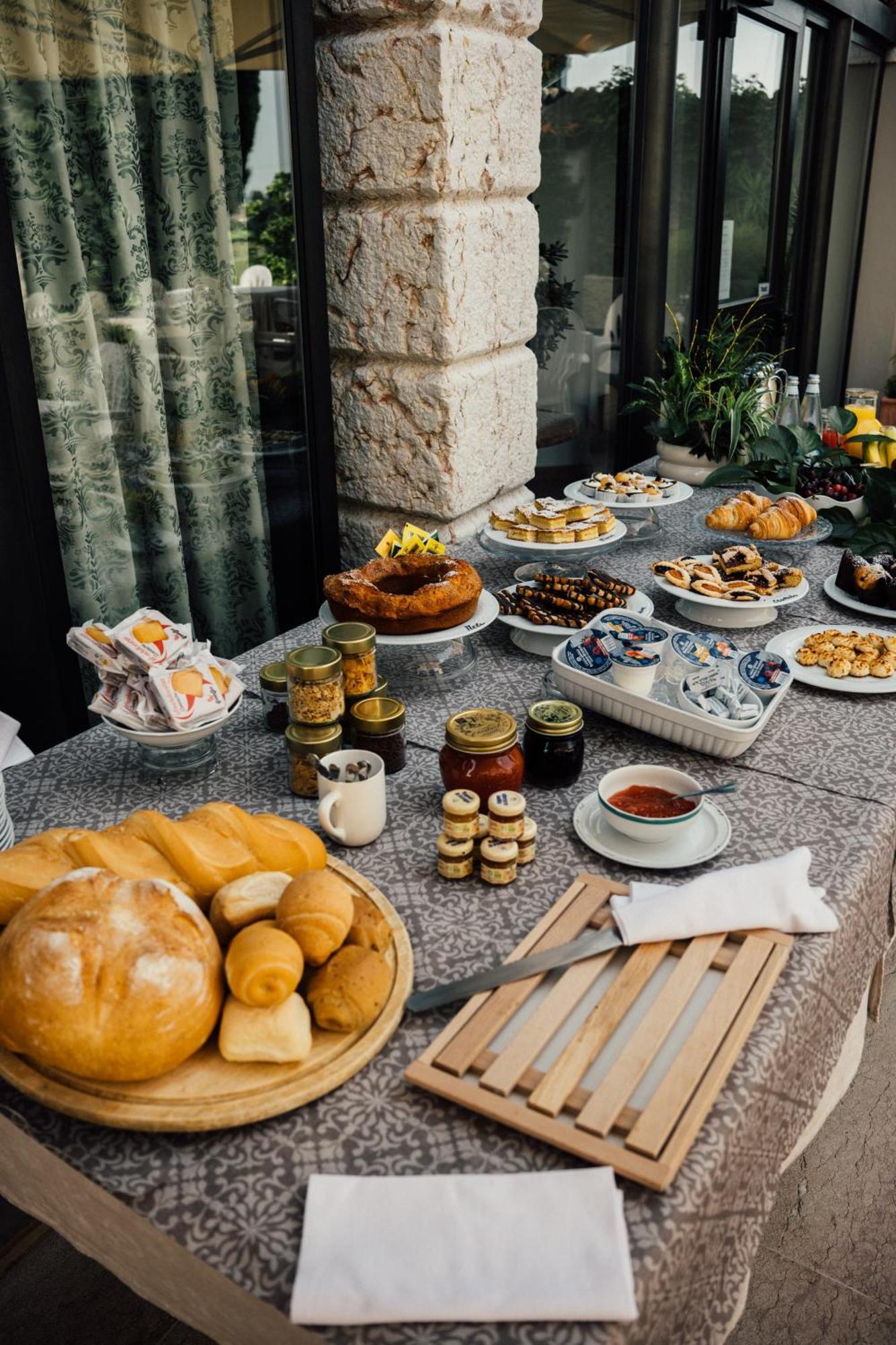 Albergo La Meridiana Castelnuovo del Garda Buitenkant foto