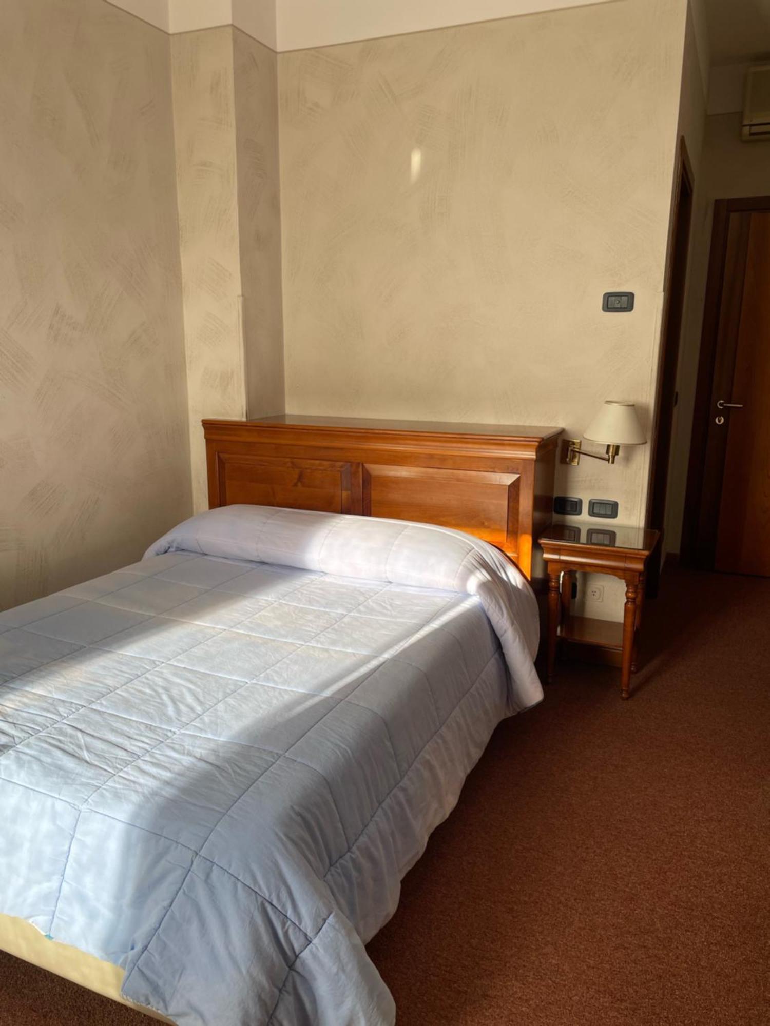 Albergo La Meridiana Castelnuovo del Garda Kamer foto